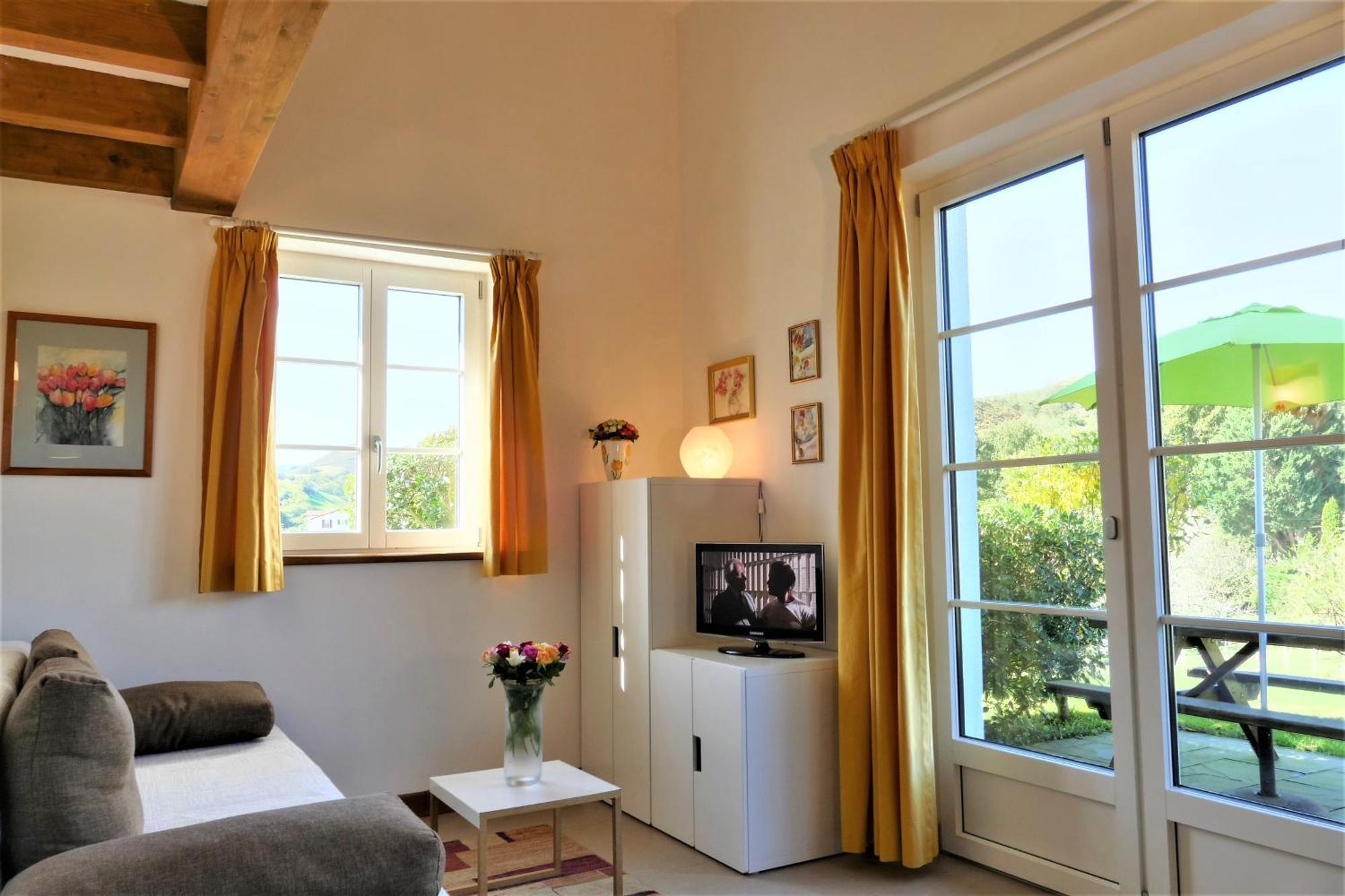 Baskoparadis I Eco-gites I Calme I Vue I Anes I Jardin I Montagne I Nature *